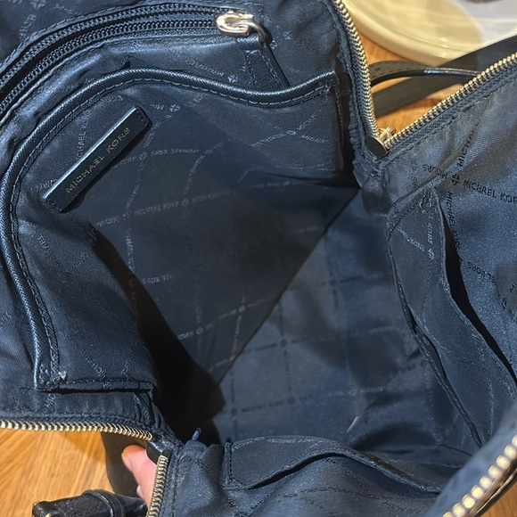 Black leather Michael Kors backpack - Picture 5 of 8